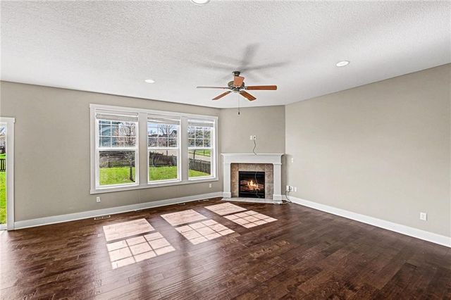 23729 W 92nd Terrace, Lenexa, KS 66227