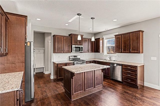 23729 W 92nd Terrace, Lenexa, KS 66227