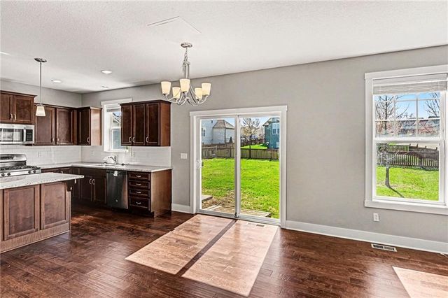 23729 W 92nd Terrace, Lenexa, KS 66227