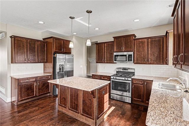 23729 W 92nd Terrace, Lenexa, KS 66227