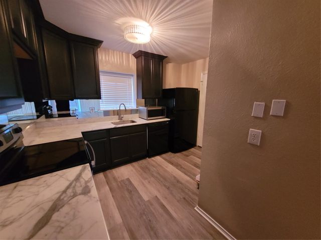 15221 Berry Trail 901, Dallas, TX 75248