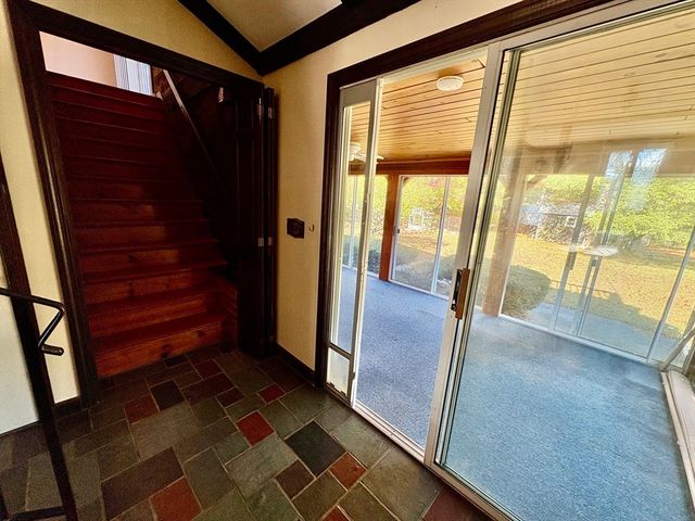 97 Passaconaway Dr, Dracut, MA 01826