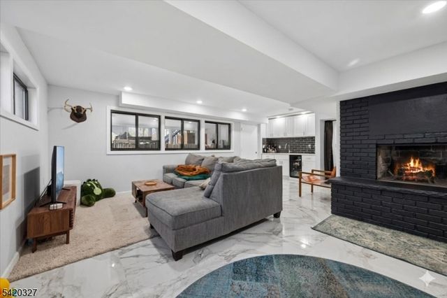 2 Audubon Dr, Denville Twp., NJ 07834