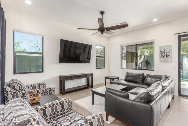 837 E MONTE Way, Phoenix, AZ 85042