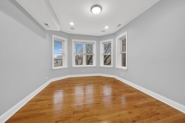 2256 W Arthur Avenue 2, Chicago, IL 60645