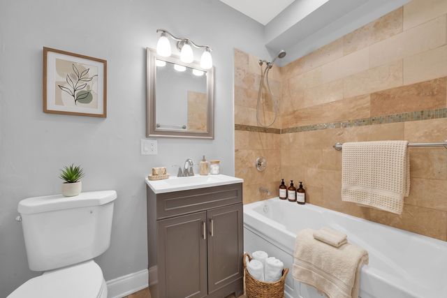 2256 W Arthur Avenue 2, Chicago, IL 60645