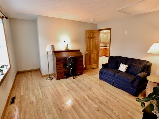 7 Rodeo Dr, East Bridgewater, MA 02333