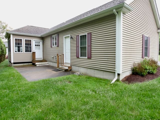 7 Rodeo Dr, East Bridgewater, MA 02333