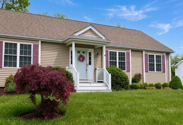 7 Rodeo Dr, East Bridgewater, MA 02333