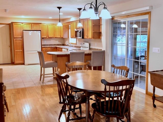 7 Rodeo Dr, East Bridgewater, MA 02333