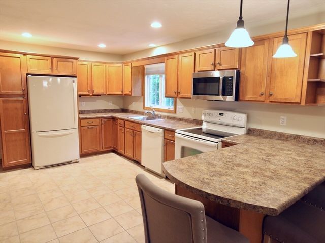 7 Rodeo Dr, East Bridgewater, MA 02333