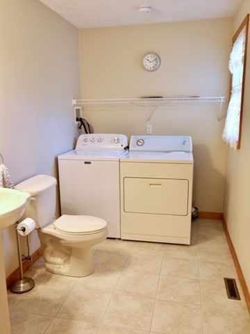 7 Rodeo Dr, East Bridgewater, MA 02333