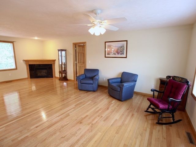 7 Rodeo Dr, East Bridgewater, MA 02333