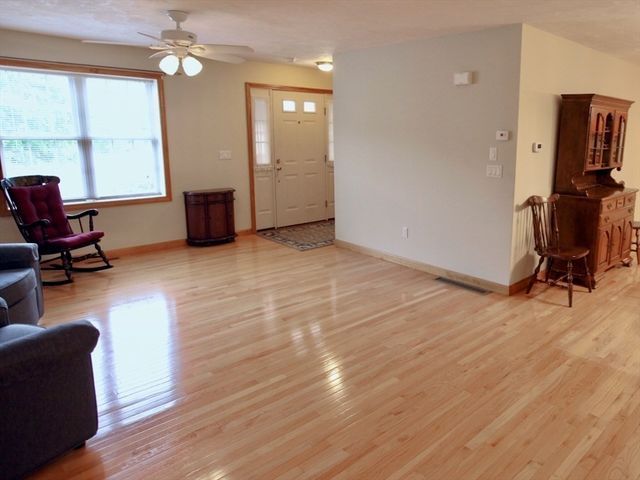 7 Rodeo Dr, East Bridgewater, MA 02333