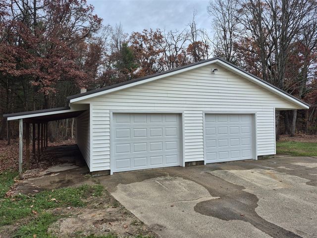 4275 E 8th Street, White Cloud, MI 49349