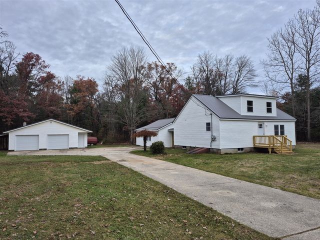 4275 E 8th Street, White Cloud, MI 49349