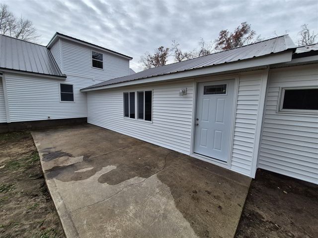 4275 E 8th Street, White Cloud, MI 49349