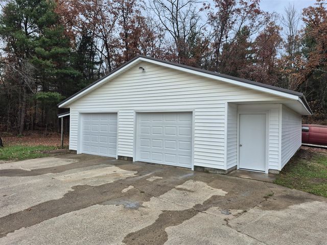 4275 E 8th Street, White Cloud, MI 49349