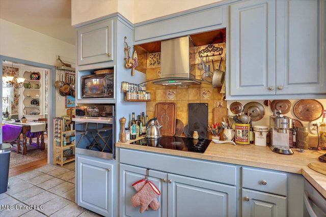 1032 Meadowbrook Road, Jackson, MS 39206