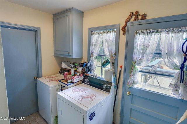 1032 Meadowbrook Road, Jackson, MS 39206
