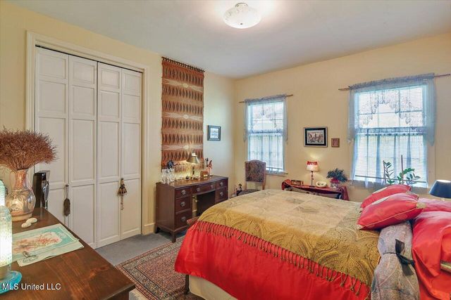 1032 Meadowbrook Road, Jackson, MS 39206