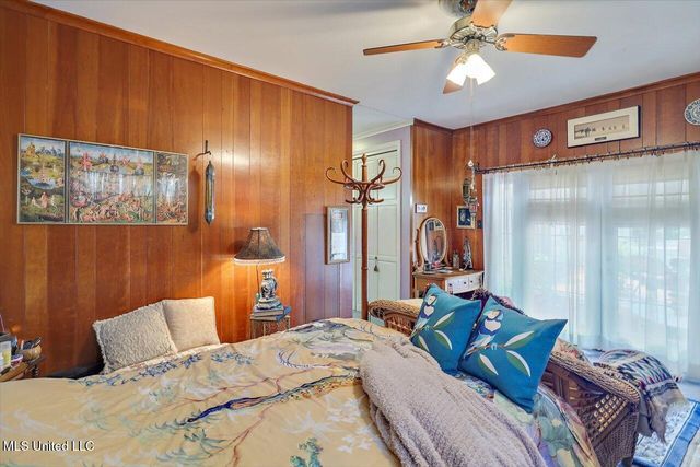 1032 Meadowbrook Road, Jackson, MS 39206