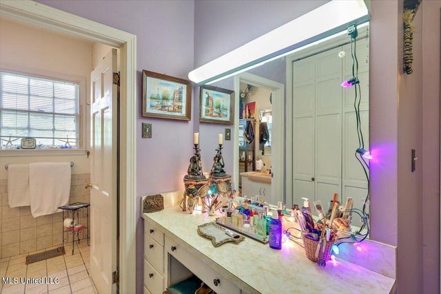 1032 Meadowbrook Road, Jackson, MS 39206