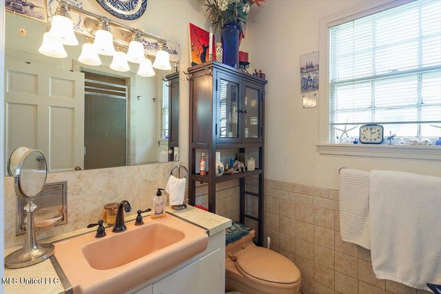 1032 Meadowbrook Road, Jackson, MS 39206