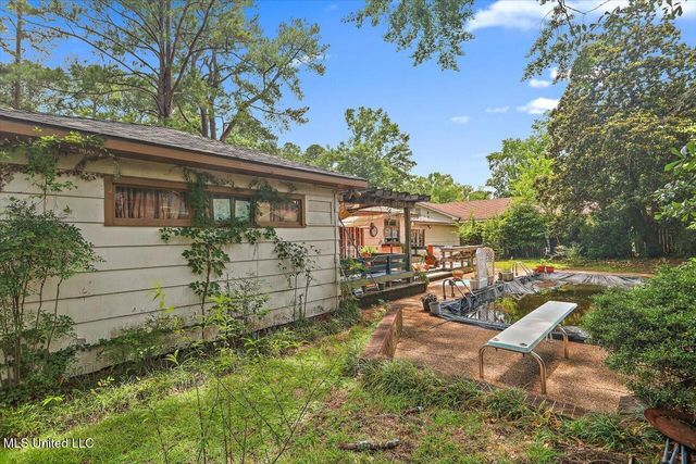 1032 Meadowbrook Road, Jackson, MS 39206