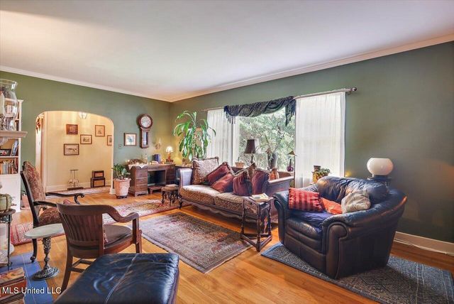 1032 Meadowbrook Road, Jackson, MS 39206