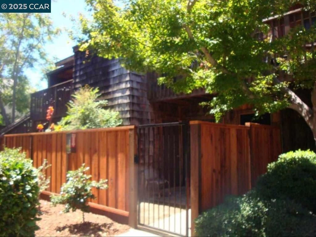 2450 Walters Way 27, Concord, CA 94520