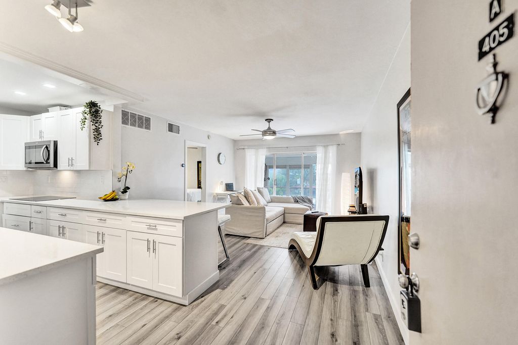 3040 NE 16th Avenue A405, Oakland Park, FL 33334