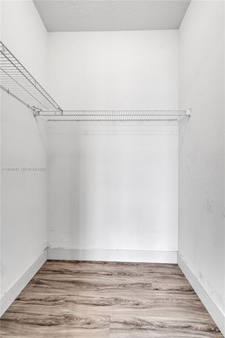 9881 W 34th Ave, Hialeah, FL 33018