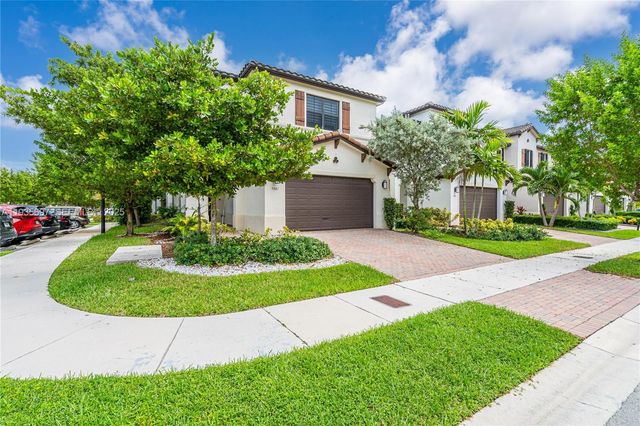 9881 W 34th Ave, Hialeah, FL 33018