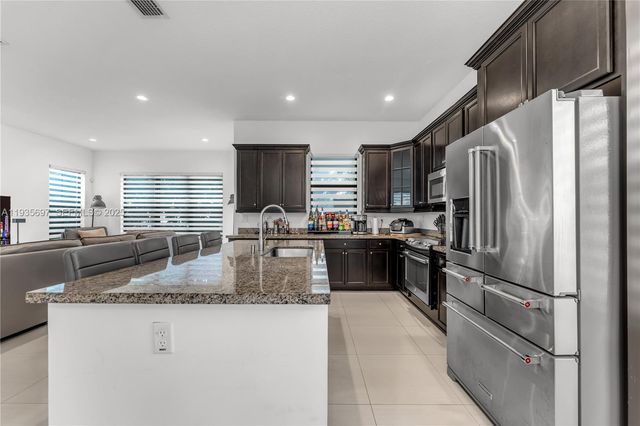 9881 W 34th Ave, Hialeah, FL 33018