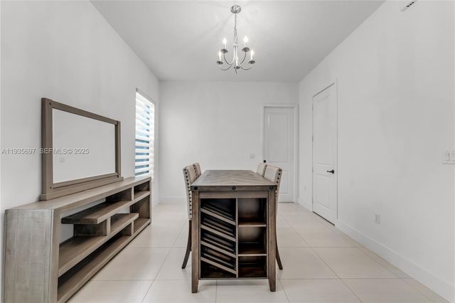 9881 W 34th Ave, Hialeah, FL 33018