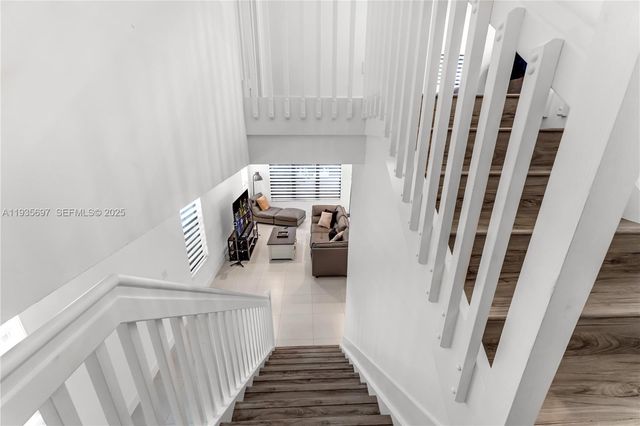 9881 W 34th Ave, Hialeah, FL 33018