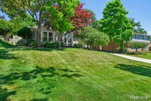 1424 Fairway Drive, Birmingham, MI 48009