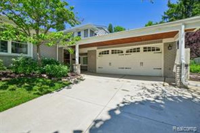 1424 Fairway Drive, Birmingham, MI 48009
