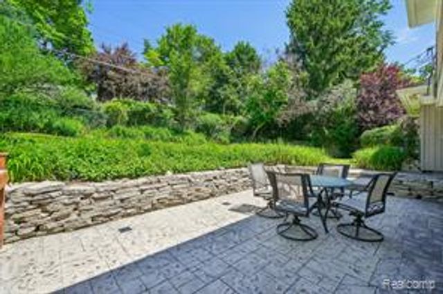 1424 Fairway Drive, Birmingham, MI 48009