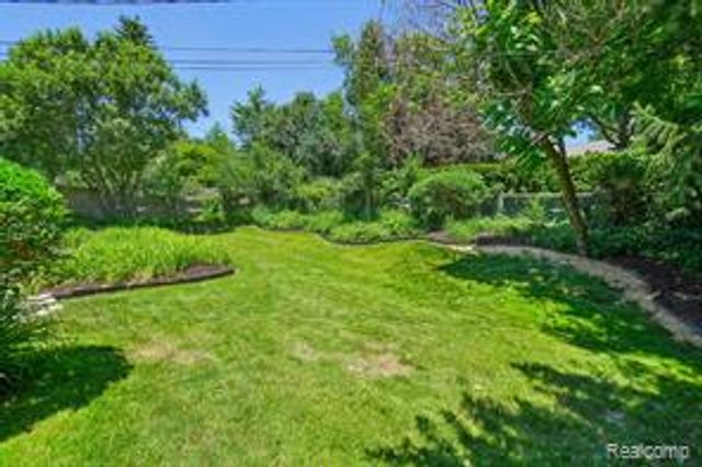 1424 Fairway Drive, Birmingham, MI 48009