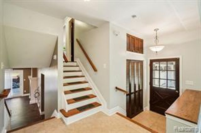 1424 Fairway Drive, Birmingham, MI 48009