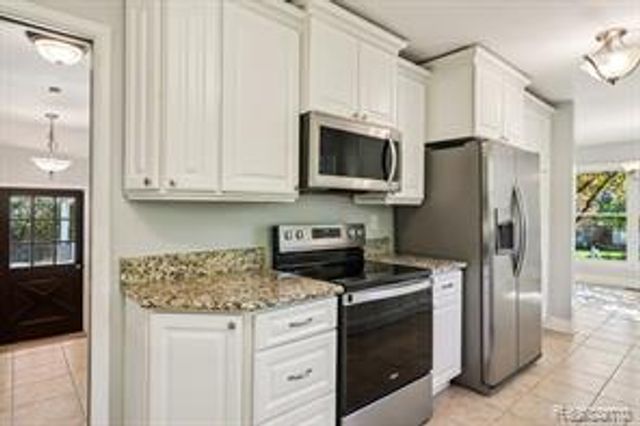 1424 Fairway Drive, Birmingham, MI 48009