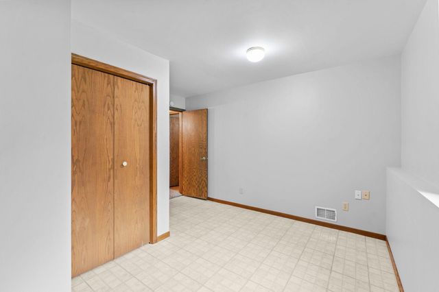 2966 Thunder Bay Road, Little Canada, MN 55117