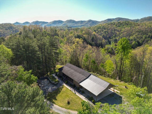 192 Blueberry Hill Drive, Pennington Gap, VA 24277