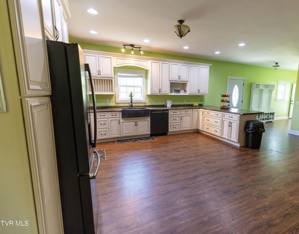 192 Blueberry Hill Drive, Pennington Gap, VA 24277