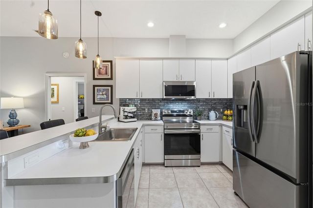 6130 55TH AVENUE CIRCLE E, Bradenton, FL 34203