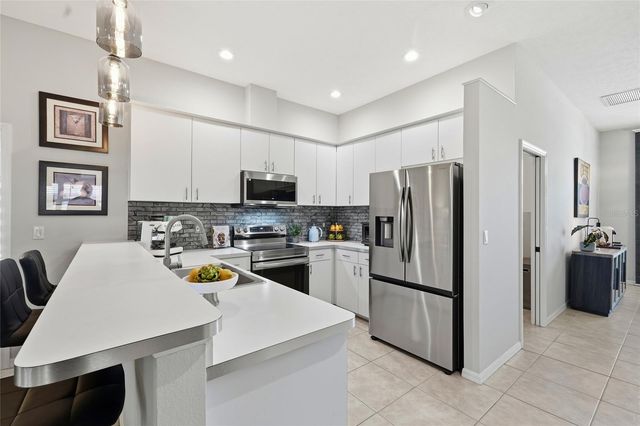 6130 55TH AVENUE CIRCLE E, Bradenton, FL 34203