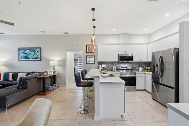 6130 55TH AVENUE CIRCLE E, Bradenton, FL 34203
