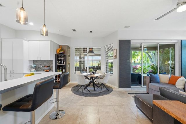 6130 55TH AVENUE CIRCLE E, Bradenton, FL 34203
